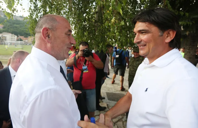 Izbornik aktualnih svjetskih doprvaka Vatrenih, tvorac najvećeg uspjeha hrvatskog nogometa Zlatko Dalić, u subotu je posjetio Knin povodom Dana pobjede i domovinske zahvalnosti i Dana hrvatskih branitelja, te 23. obljetnice vojno-redarstvene operacije "Oluja".