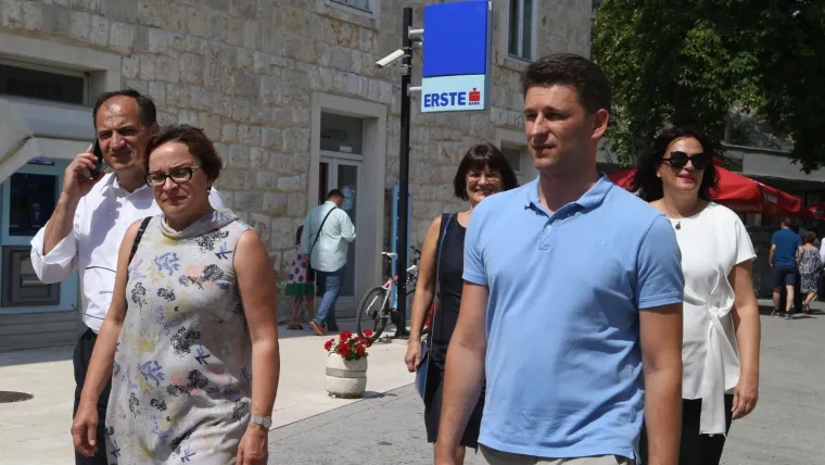 Vojvodin prijem u Alkarskim dvorima. Božo Petrov