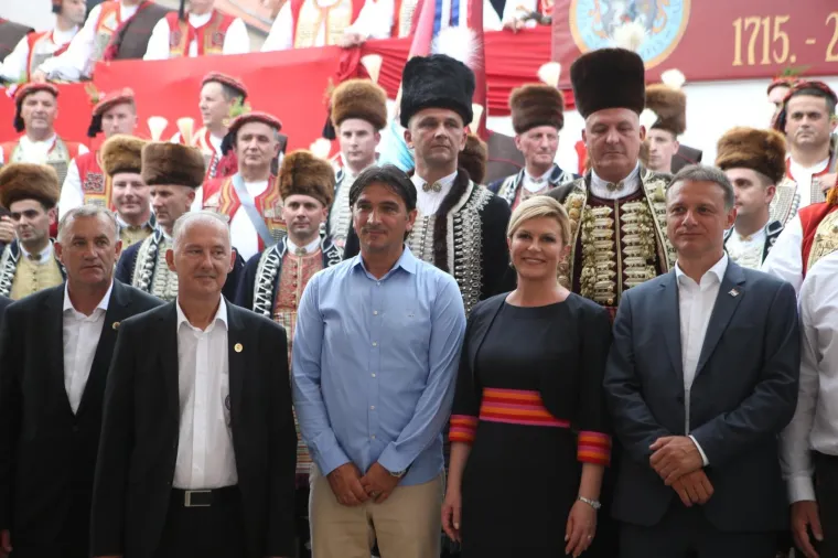 Izbornik Zlatko Dalić, predsjednica RH Kolinda Grabar-Kitarović, predsjednik Hrvatskog sabora Gordan Jandroković, premijer Andrej Plenković, alkarski vojvoda Bo&scaron;ko Ramljak