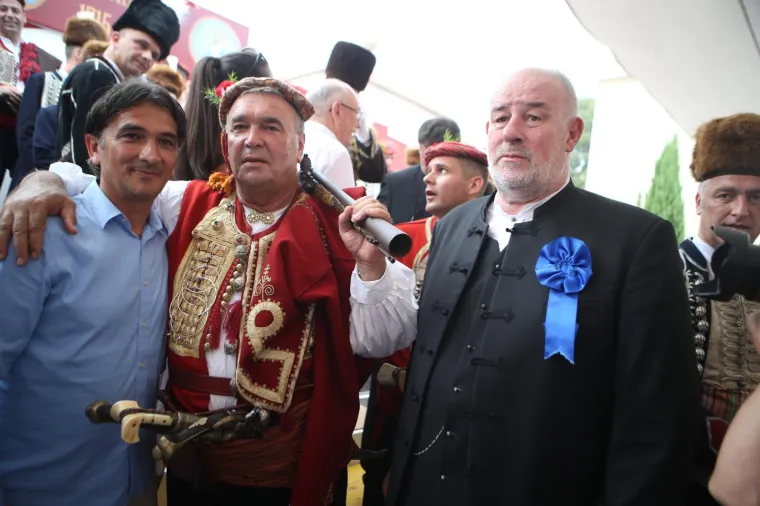 SVE JE SPREMNO ZA 303. SINJSKU ALKU: Vojvoda primio državni vrh, Zlatko Dalić uz bok predsjednici