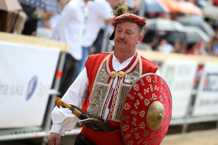 SVITA U SINJU: Čitav državni vrh zauzeo je svečanu ložu na ovogodišnjoj Sinjskoj alci