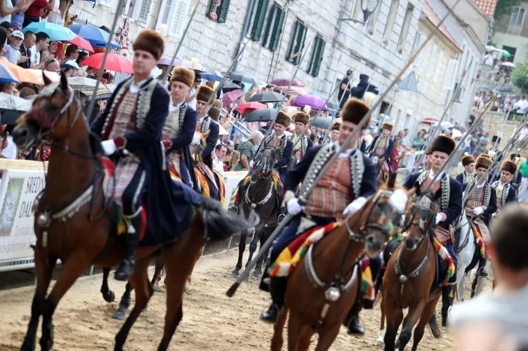 SVITA U SINJU: Čitav državni vrh zauzeo je svečanu ložu na ovogodišnjoj Sinjskoj alci
