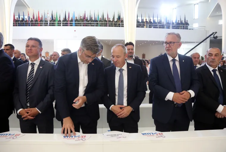 Misa za Domovinu održala se u crkvi Gospe Velikog Hrvatskog Krsnog Zavjeta u Kninu