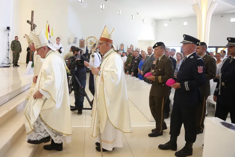 Misa za Domovinu održala se u crkvi Gospe Velikog Hrvatskog Krsnog Zavjeta u Kninu