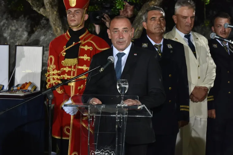 Predsjednica odlikovala generale Antu Gotovinu i Mladena Markača