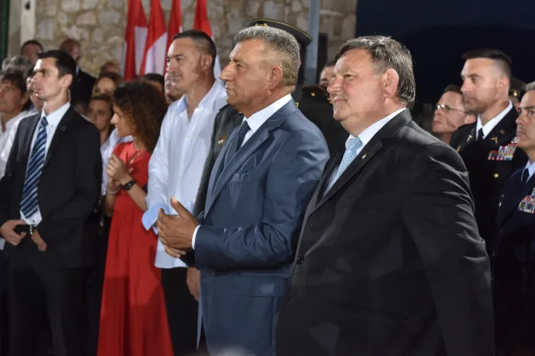 Predsjednica odlikovala generale Antu Gotovinu i Mladena Markača