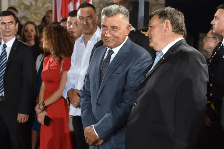 Predsjednica odlikovala generale Antu Gotovinu i Mladena Markača