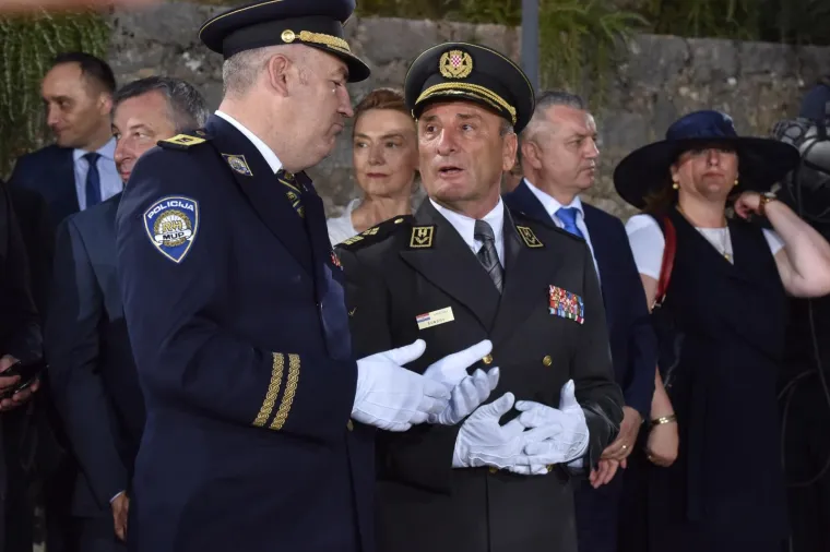 Predsjednica odlikovala generale Antu Gotovinu i Mladena Markača