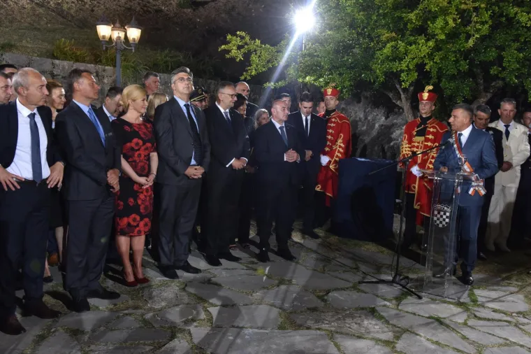 Predsjednica odlikovala generale Antu Gotovinu i Mladena Markača