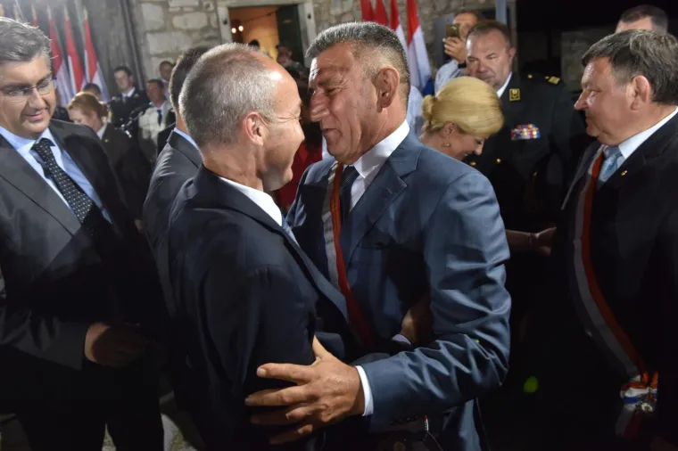 Predsjednica odlikovala generale Antu Gotovinu i Mladena Markača