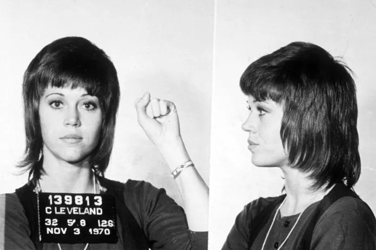 Jane Fonda, uhićena zbog krijumčarenja droge i napada na policajca, 3. studenog 1970. Na kraju se ispostavilo da je imala samo vitamine,  aglumica je tvrdila da je uhićena zbog borbe protiv rata