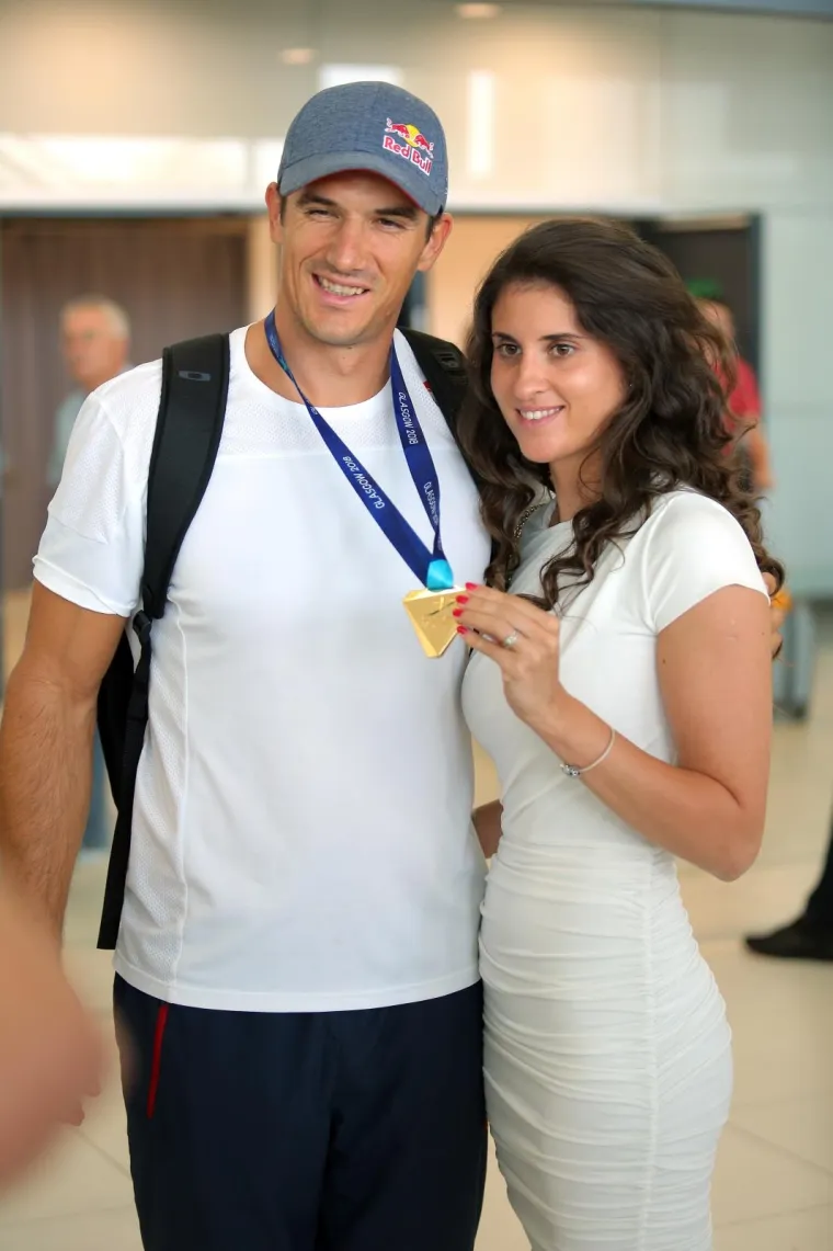 ZLATNA BRAĆA VRATILA SE U DOMOVINU: Sinkoviće dočekale bolje polovice, rodbina i prijatelji