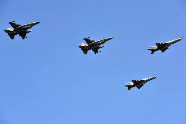 MiG-21 i izraelski borbeni avioni F-16 Barak zajedno u sklopu letačkog programa  povodom Dana pobjede i domovinske zahvalnosti te Dana hrvatskih branitelja