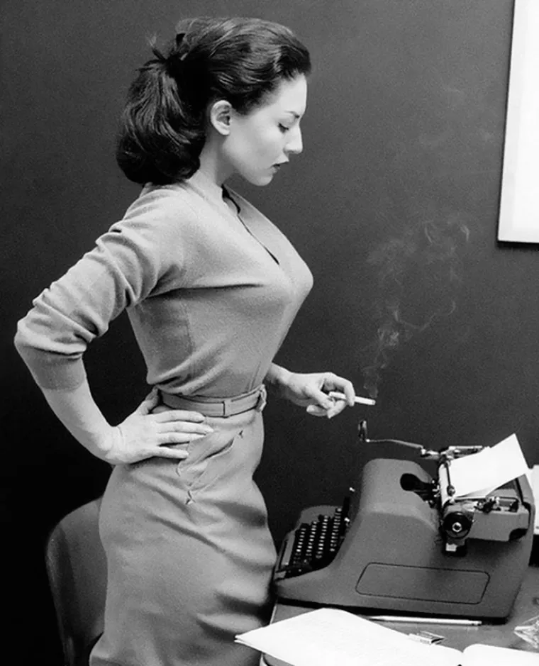 Moda sredinom 20. stoljeća bila je dosta zanimljiva, a naročito pamtljivi su grudnjaci iz 1940-ih i '50-ih. Ti grudnjaci bili su vrlo upadljivi zbog toga što su jako stršali, a primjere takve mode pogledajte u nastavku.