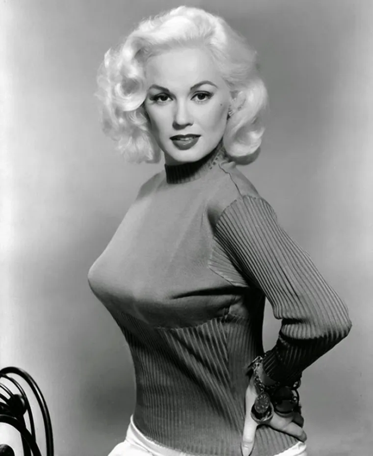 GRUDNJACI KOJI BODU OČI: Ženska moda iz sredine 20. stoljeća bila je stvarno upečatljiva i nimalo suptilna