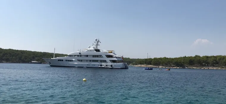 Ima sedam kabina, teretanu i jacuzzi