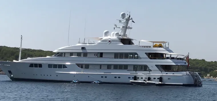 Čitatelj Net.hr-a opazio je njegovu jahtu kod Milne na otoku Braču.