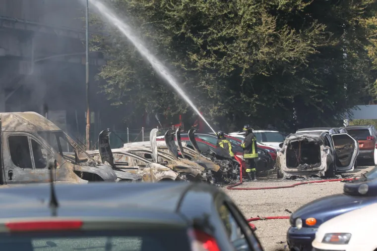 Ne&scaron;to prije 14 sati u bolonjskoj je četvrti Borgo Panigale nedaleko od zračne luke odjeknulo nekoliko eksplozija.Eksploziju je prouzročio sudar između kombija i kamiona koji je prevozio plinske boce od kojih se jedna rasprsnula.