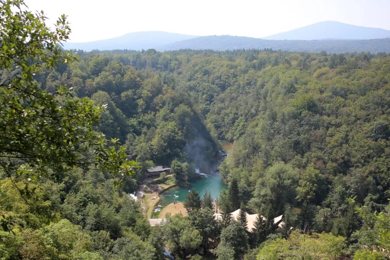 ZAVIRITE NA NAJOTKAČENIJI FESTIVAL U HRVATSKOJ: Tisuće mladih iz cijelog svijeta uživa u netaknutoj prirodi i psihodeličnoj glazbi