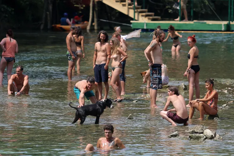 ZAVIRITE NA NAJOTKAČENIJI FESTIVAL U HRVATSKOJ: Tisuće mladih iz cijelog svijeta uživa u netaknutoj prirodi i psihodeličnoj glazbi