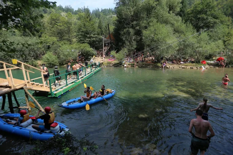 ZAVIRITE NA NAJOTKAČENIJI FESTIVAL U HRVATSKOJ: Tisuće mladih iz cijelog svijeta uživa u netaknutoj prirodi i psihodeličnoj glazbi