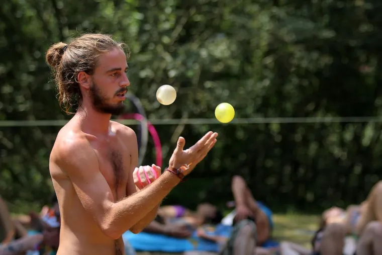 ZAVIRITE NA NAJOTKAČENIJI FESTIVAL U HRVATSKOJ: Tisuće mladih iz cijelog svijeta uživa u netaknutoj prirodi i psihodeličnoj glazbi