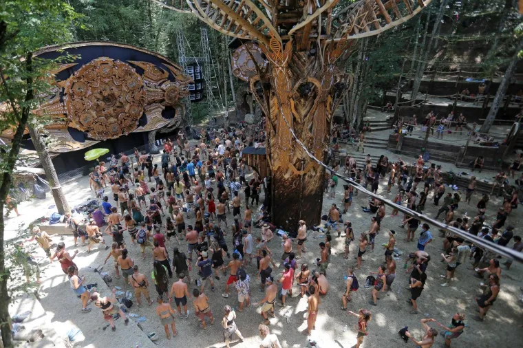 ZAVIRITE NA NAJOTKAČENIJI FESTIVAL U HRVATSKOJ: Tisuće mladih iz cijelog svijeta uživa u netaknutoj prirodi i psihodeličnoj glazbi