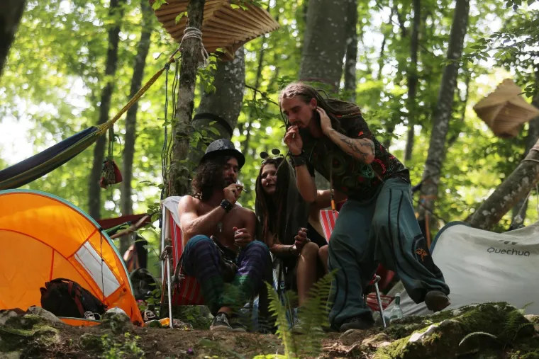 ZAVIRITE NA NAJOTKAČENIJI FESTIVAL U HRVATSKOJ: Tisuće mladih iz cijelog svijeta uživa u netaknutoj prirodi i psihodeličnoj glazbi
