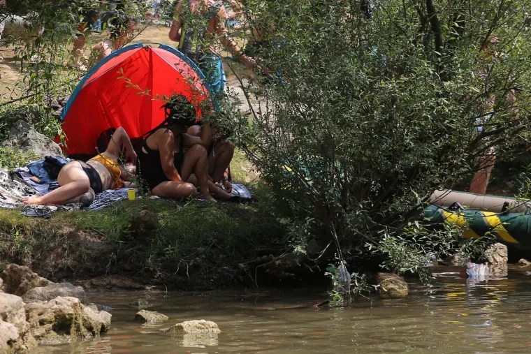 ZAVIRITE NA NAJOTKAČENIJI FESTIVAL U HRVATSKOJ: Tisuće mladih iz cijelog svijeta uživa u netaknutoj prirodi i psihodeličnoj glazbi
