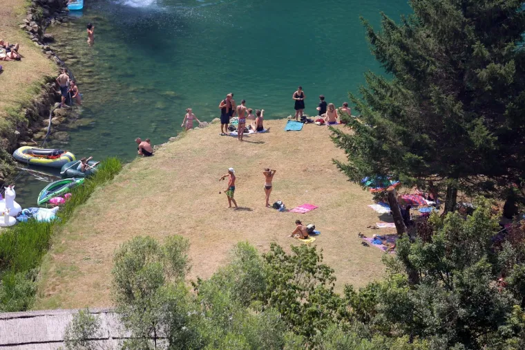 ZAVIRITE NA NAJOTKAČENIJI FESTIVAL U HRVATSKOJ: Tisuće mladih iz cijelog svijeta uživa u netaknutoj prirodi i psihodeličnoj glazbi