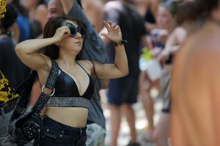 ZAVIRITE NA NAJOTKAČENIJI FESTIVAL U HRVATSKOJ: Tisuće mladih iz cijelog svijeta uživa u netaknutoj prirodi i psihodeličnoj glazbi