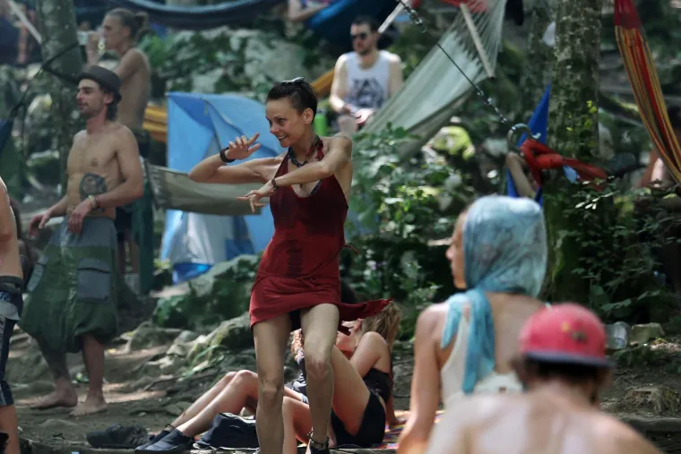 ZAVIRITE NA NAJOTKAČENIJI FESTIVAL U HRVATSKOJ: Tisuće mladih iz cijelog svijeta uživa u netaknutoj prirodi i psihodeličnoj glazbi