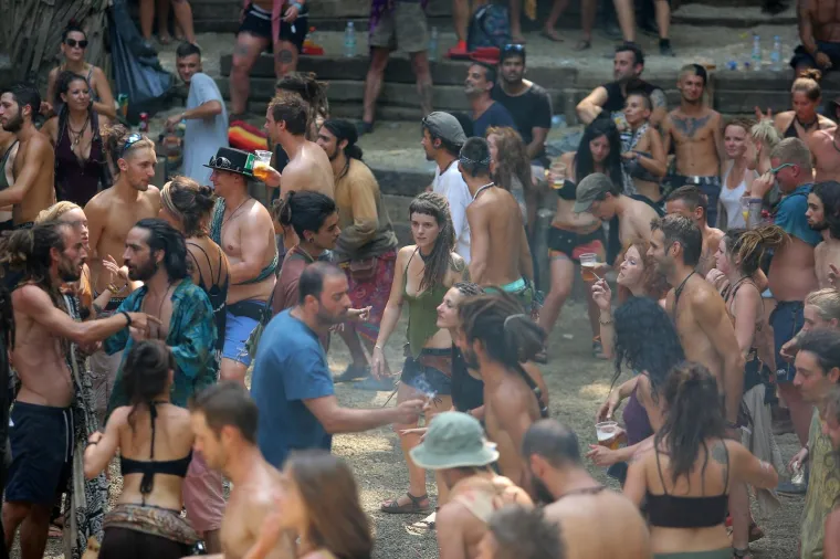 ZAVIRITE NA NAJOTKAČENIJI FESTIVAL U HRVATSKOJ: Tisuće mladih iz cijelog svijeta uživa u netaknutoj prirodi i psihodeličnoj glazbi