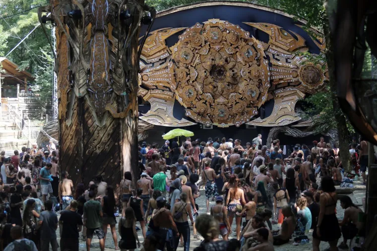 ZAVIRITE NA NAJOTKAČENIJI FESTIVAL U HRVATSKOJ: Tisuće mladih iz cijelog svijeta uživa u netaknutoj prirodi i psihodeličnoj glazbi