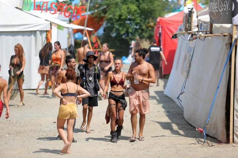 ZAVIRITE NA NAJOTKAČENIJI FESTIVAL U HRVATSKOJ: Tisuće mladih iz cijelog svijeta uživa u netaknutoj prirodi i psihodeličnoj glazbi