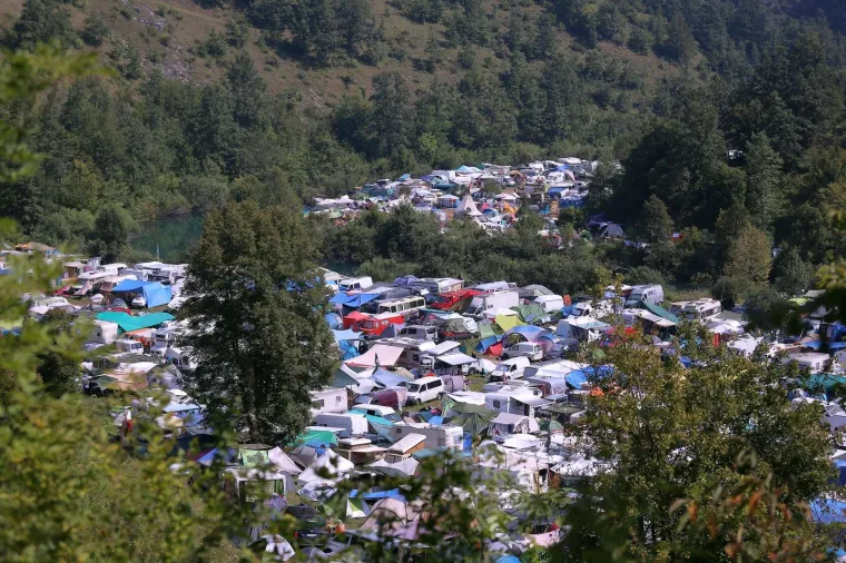 ZAVIRITE NA NAJOTKAČENIJI FESTIVAL U HRVATSKOJ: Tisuće mladih iz cijelog svijeta uživa u netaknutoj prirodi i psihodeličnoj glazbi