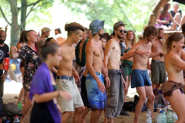 ZAVIRITE NA NAJOTKAČENIJI FESTIVAL U HRVATSKOJ: Tisuće mladih iz cijelog svijeta uživa u netaknutoj prirodi i psihodeličnoj glazbi