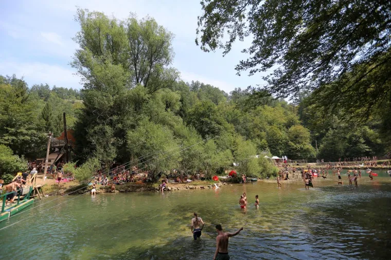 ZAVIRITE NA NAJOTKAČENIJI FESTIVAL U HRVATSKOJ: Tisuće mladih iz cijelog svijeta uživa u netaknutoj prirodi i psihodeličnoj glazbi