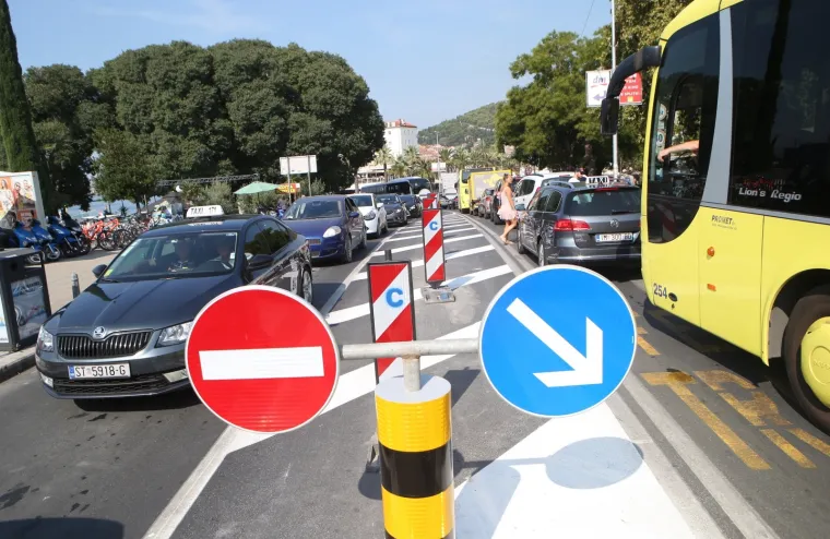 Prometni kolaps u Splitu nakon što je Zvonimirova ulica promijenjena u jednosmjernu