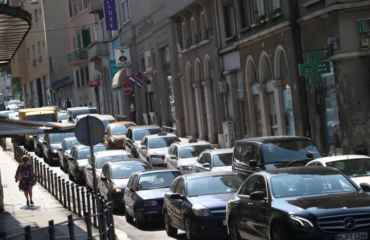 Prometni kolaps u Splitu nakon &scaron;to je Zvonimirova ulica promijenjena u jednosmjernu