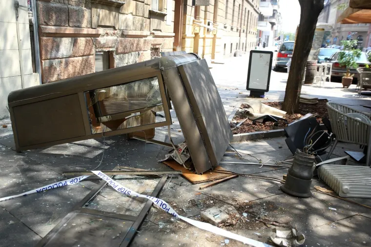 Automobilom se zaletio u pje&scaron;ačku zonu i uni&scaron;tio za&scaron;titarsku kućicu u Martićevoj
