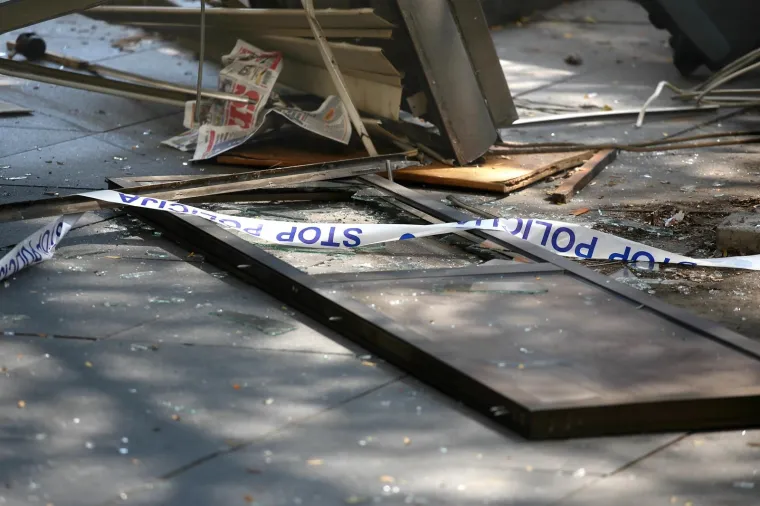 Automobilom se zaletio u pje&scaron;ačku zonu i uni&scaron;tio za&scaron;titarsku kućicu u Martićevoj