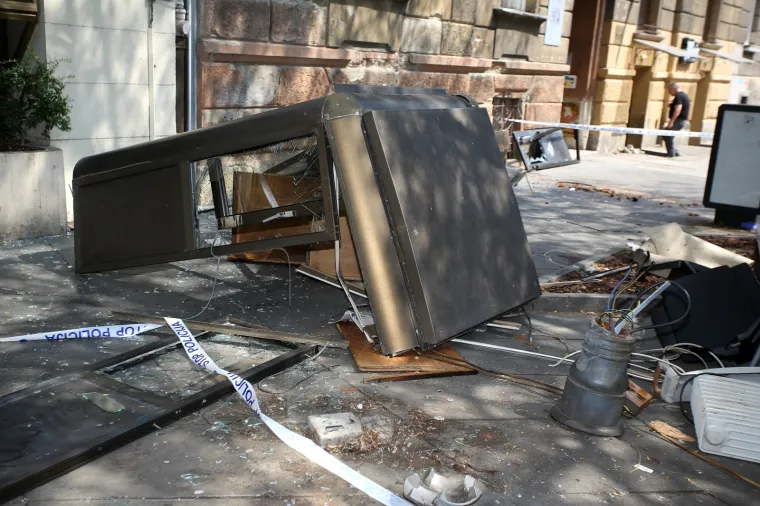 Automobilom se zaletio u pje&scaron;ačku zonu i uni&scaron;tio za&scaron;titarsku kućicu u Martićevoj