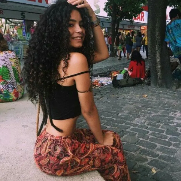 TOLIKO SEKSI DA IM I KOSA IMA OBLINE: Jedva dočekale ljeto da mogu barem odjeću skinuti