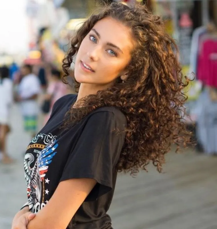 TOLIKO SEKSI DA IM I KOSA IMA OBLINE: Jedva dočekale ljeto da mogu barem odjeću skinuti