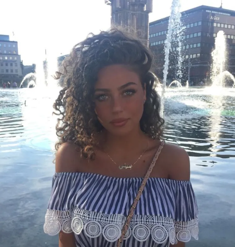 TOLIKO SEKSI DA IM I KOSA IMA OBLINE: Jedva dočekale ljeto da mogu barem odjeću skinuti