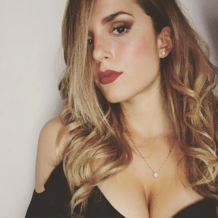 TOLIKO SEKSI DA IM I KOSA IMA OBLINE: Jedva dočekale ljeto da mogu barem odjeću skinuti