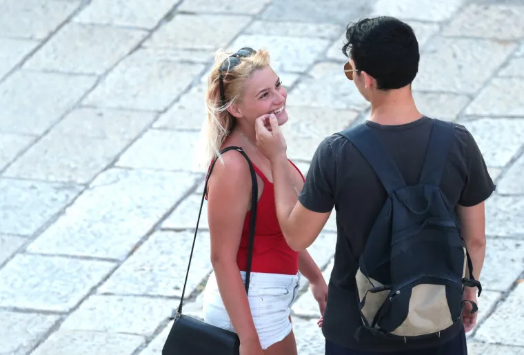 KORČULA SE 'SMRZNULA' KADA JE ONA IZA&Scaron;LA U GRAD: Plavokosa djevojka zaraznim osmijehom osvojila sve oko sebe