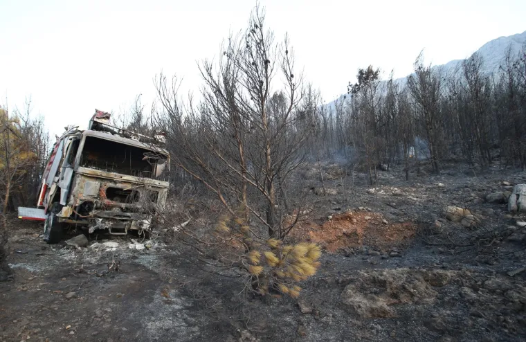 Vatrogasci probdjeli cijelu noć na požari&scaron;tu kod Lokve Rogoznice