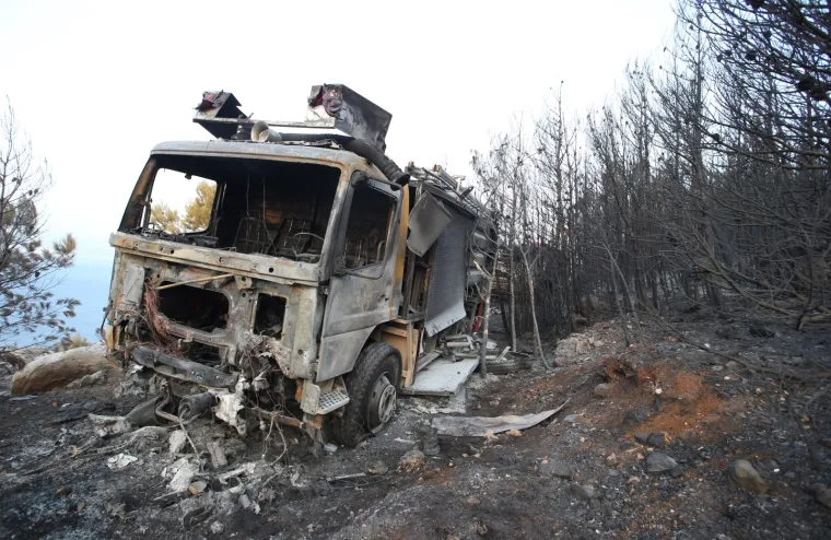 Vatrogasci probdjeli cijelu noć na požari&scaron;tu kod Lokve Rogoznice